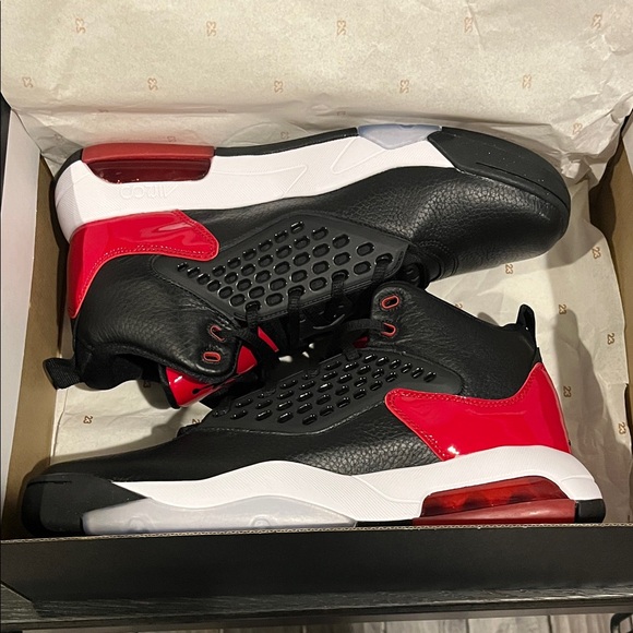 Jordan Maxin 200 Black/Red/White Athletic Shoes Men Size 11 - Picture 8 of 8